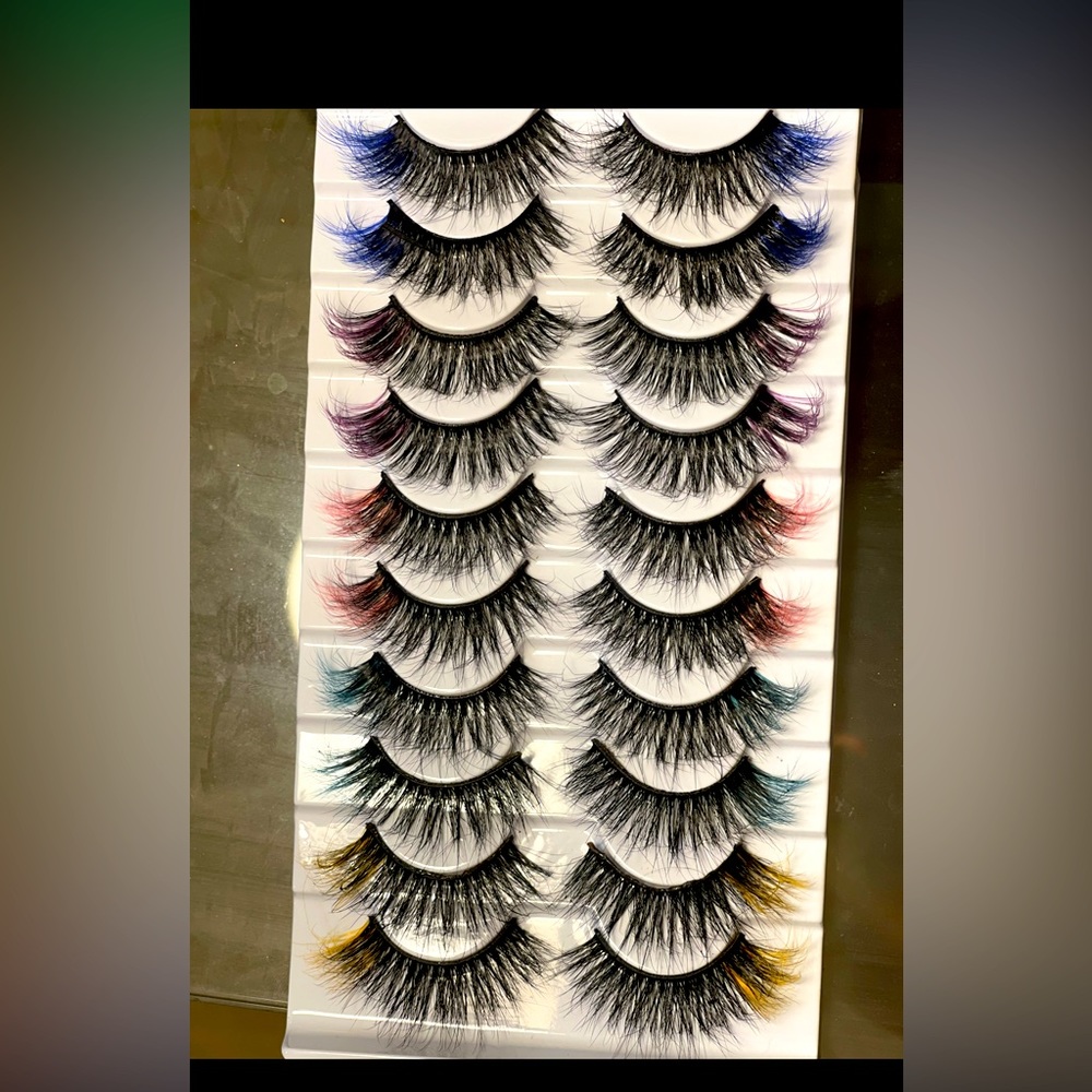 Mink eyelashes with a pop of color